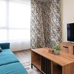 Sea-breeze Retreat Zerini 公寓 *